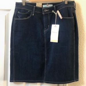NWT Levis 512 Perfectly Slimming denim skirt Sz12
